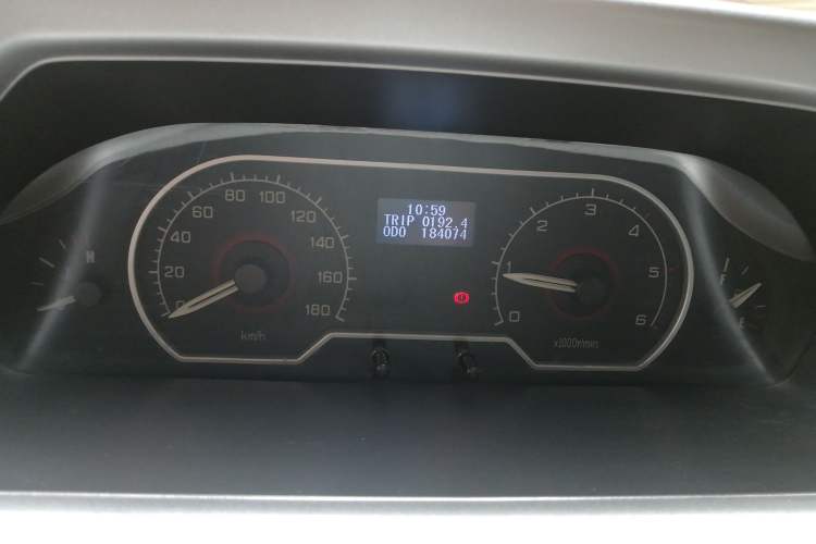 Used SAIC MAXUS 2015 2.5T Manual Aoyuntong Version Long Wheelbase Mid-Height Roof Instrument Cluster