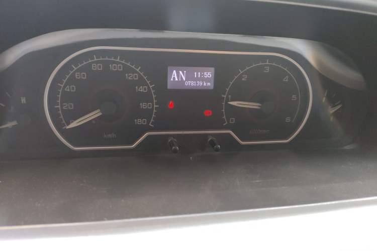 Used SAIC MAXUS 2015 2.5T AMT Aoyuntong Edition Short Wheelbase Low Roof Instrument Cluster