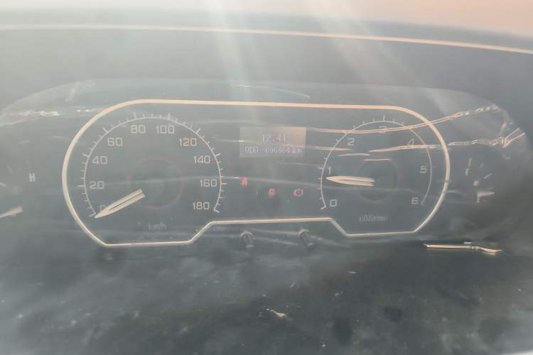 Used SAIC MAXUS 2015 2.5T Manual Aoyuntong Version Short Wheelbase Mid-Roof Instrument Cluster