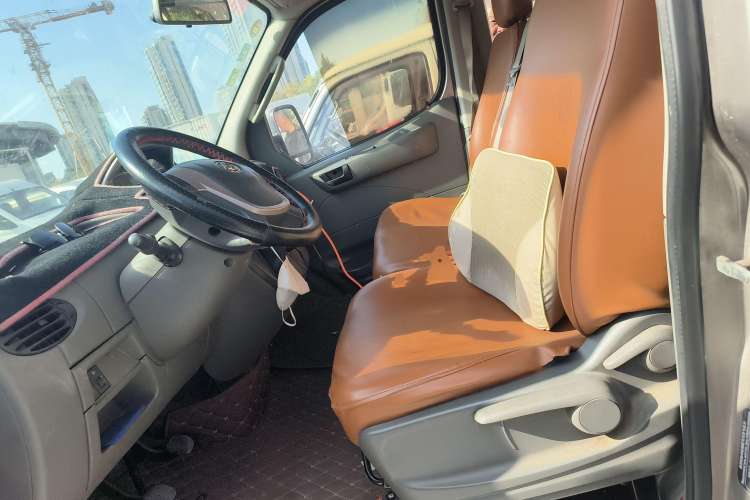 Used SAIC MAXUS 2015 2.5T Manual Aoyuntong Version Short Wheelbase Mid-Roof Left Front Seat