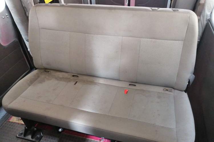 Used SAIC MAXUS 2015 2.5T Manual Aoyuntong Version Long Wheelbase Mid-Height Roof Left Rear Seat