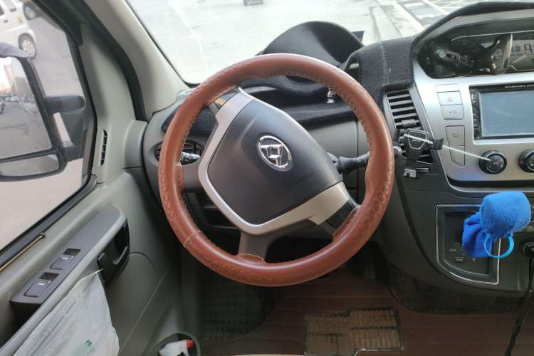 Used SAIC MAXUS 2015 2.5T AMT Aoyuntong Edition Short Wheelbase Low Roof Steering Wheel