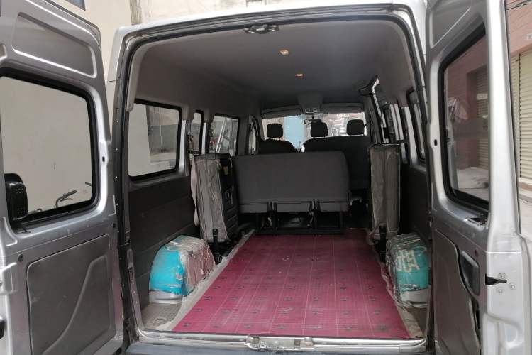 Used SAIC MAXUS 2015 2.5T Manual Aoyuntong Version Long Wheelbase Mid-Height Roof Trunk