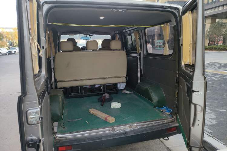 Used SAIC MAXUS 2015 2.5T AMT Aoyuntong Edition Short Wheelbase Low Roof Trunk