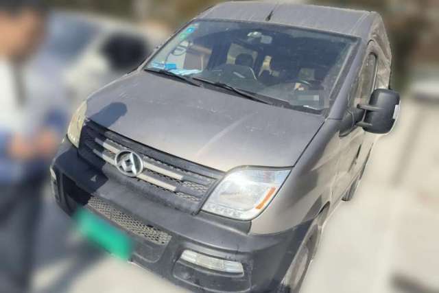 Used SAIC MAXUS 2015 2.5T Manual Aoyuntong Version Short Wheelbase Mid-Roof