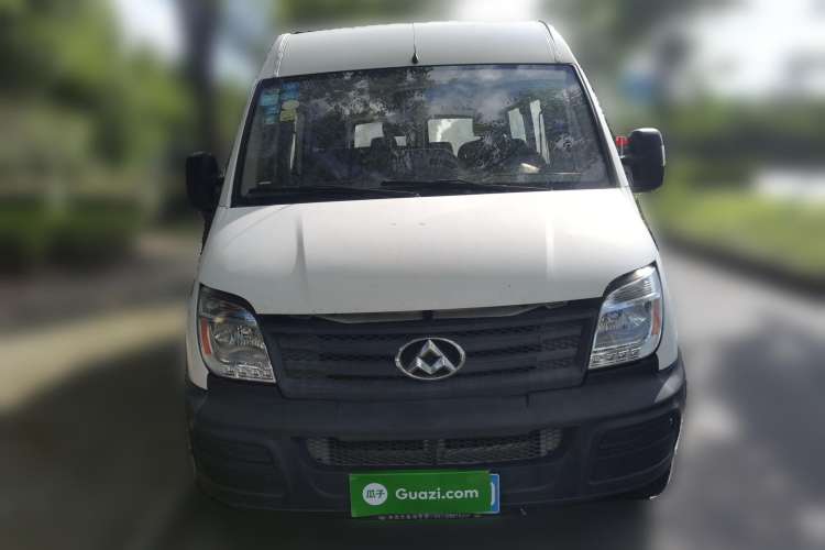 Used SAIC MAXUS 2015 2.5T Manual Aoyuntong Version Short Wheelbase Mid-Roof Front