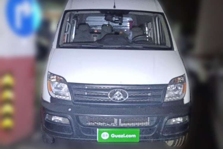 Used SAIC MAXUS 2015 2.5T AMT Aoyuntong Edition Short Wheelbase Mid-Height Front