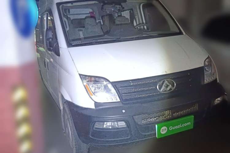 Used SAIC MAXUS 2015 2.5T AMT Aoyuntong Edition Short Wheelbase Mid-Height Front Right 45 Deg