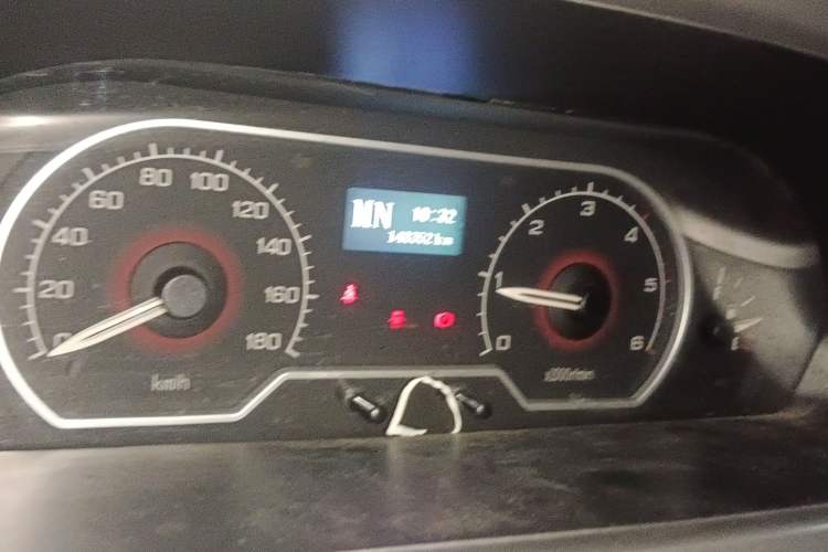 Used SAIC MAXUS 2015 2.5T AMT Aoyuntong Edition Short Wheelbase Mid-Height Instrument Cluster