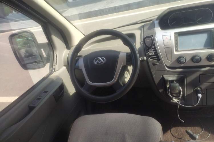 Used SAIC MAXUS 2016 2.5T Manual Aoyuntong National V Short Wheelbase Low-Roof 6-Seater Steering Wheel