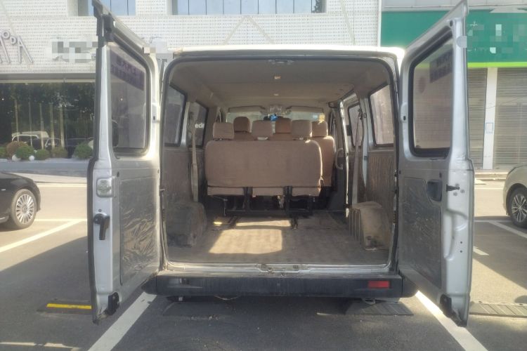 Used SAIC MAXUS 2016 2.5T Manual Aoyuntong National V Short Wheelbase Low-Roof 6-Seater Trunk
