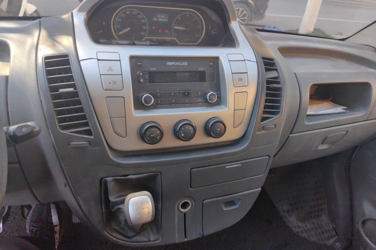 Used SAIC MAXUS 2016 2.5T Manual Aoyuntong National V Long Wheelbase High-Roof 7-Seater Audio And AC Panel