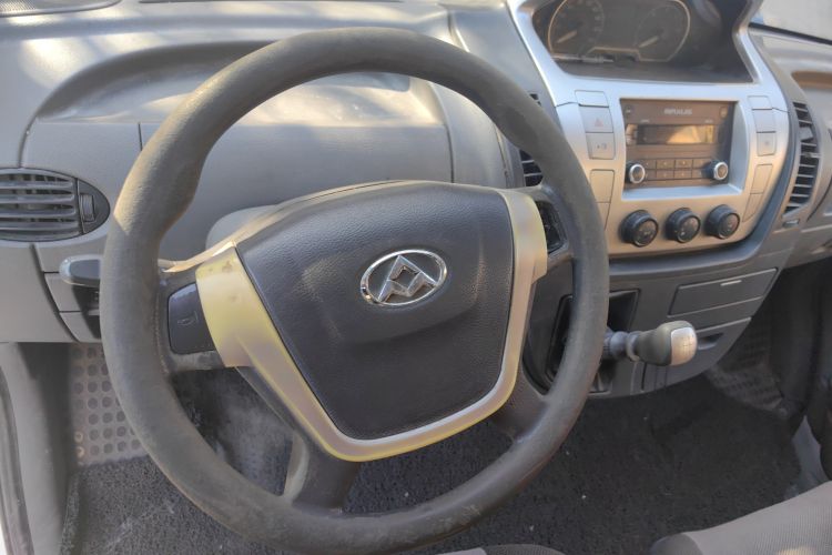 Used SAIC MAXUS 2016 2.5T Manual Aoyuntong National V Long Wheelbase High-Roof 7-Seater Steering Wheel