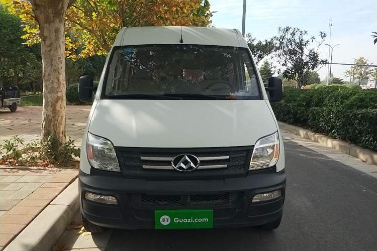 Used SAIC MAXUS 2017 2.5T 6-Speed Manual Aoyuntong National V Long Wheelbase Mid-Height 6–10 Seater Front