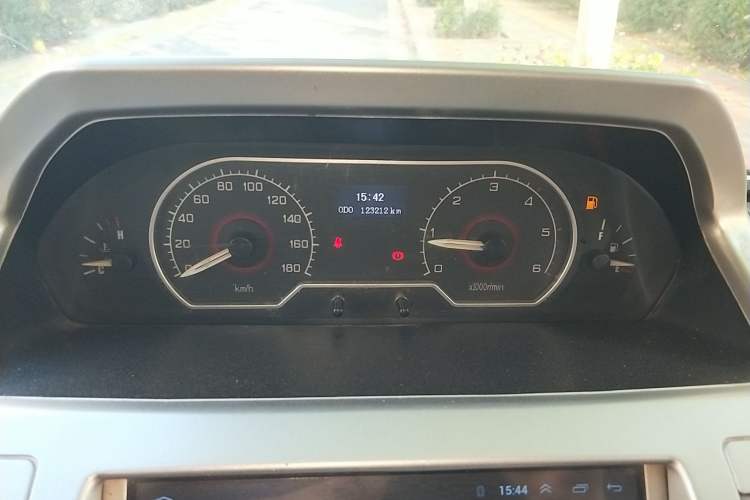 Used SAIC MAXUS 2017 2.5T 6-Speed Manual Aoyuntong National V Long Wheelbase Mid-Height 6–10 Seater Instrument Cluster