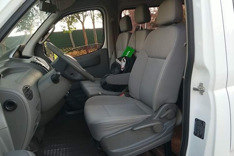 Used SAIC MAXUS 2017 2.5T 6-Speed Manual Aoyuntong National V Long Wheelbase Mid-Height 6–10 Seater Left Front Seat