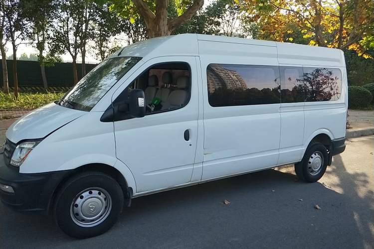 Used SAIC MAXUS 2017 2.5T 6-Speed Manual Aoyuntong National V Long Wheelbase Mid-Height 6–10 Seater Left Side