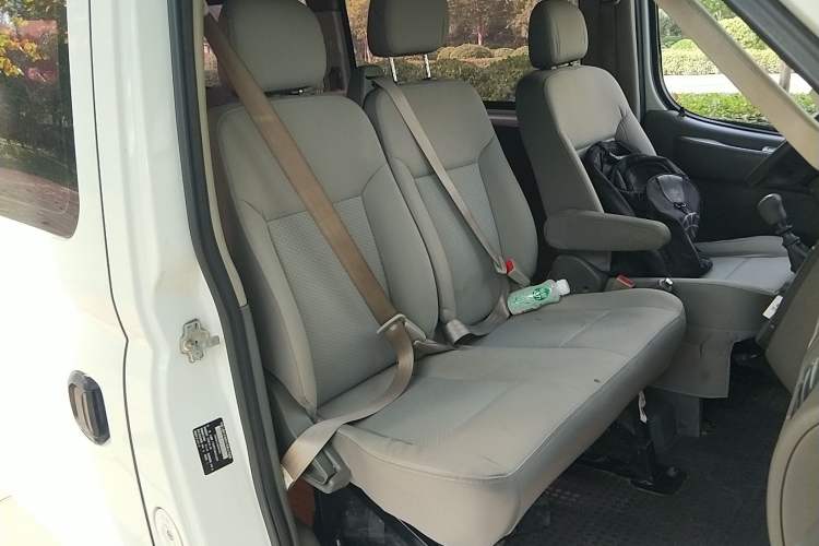 Used SAIC MAXUS 2017 2.5T 6-Speed Manual Aoyuntong National V Long Wheelbase Mid-Height 6–10 Seater Right Front Seat