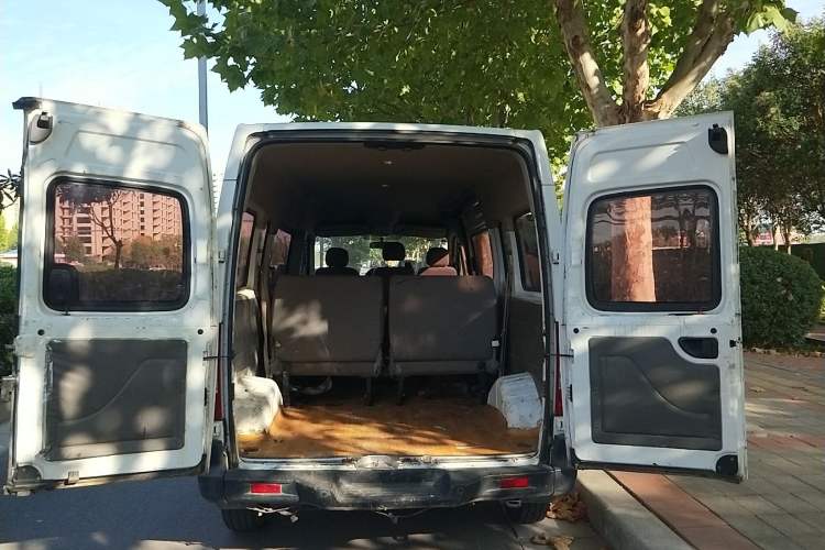 Used SAIC MAXUS 2017 2.5T 6-Speed Manual Aoyuntong National V Long Wheelbase Mid-Height 6–10 Seater Trunk