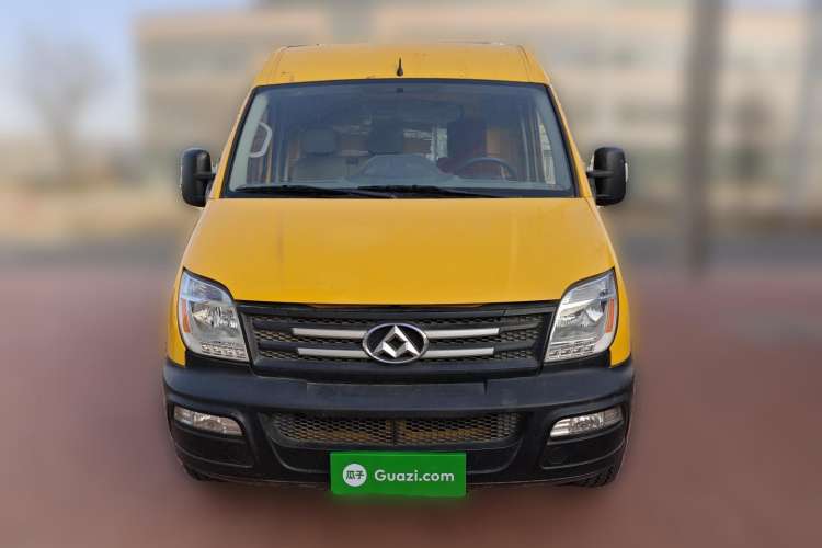 Used SAIC MAXUS 2018 2.5T 6-speed manual van long-wheelbase mid-roof 2-3 seats Front