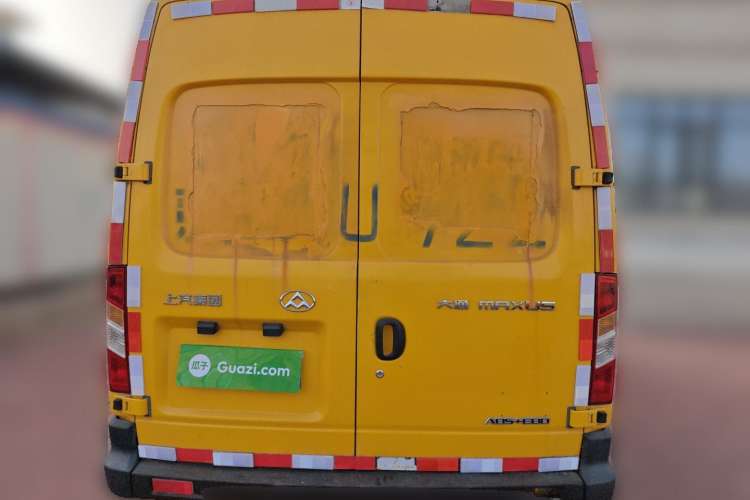 Used SAIC MAXUS 2018 2.5T 6-speed manual van long-wheelbase mid-roof 2-3 seats Rear