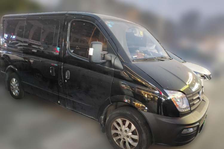 Used SAIC MAXUS 2019 2.5T Classic Model AMT Aoyuntong Facelifted Short Wheelbase Ultra-Low Roof 5/6-Seater Front Right 45 Deg