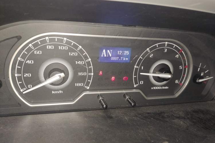 Used SAIC MAXUS 2019 2.5T Classic Model AMT Aoyuntong Facelifted Short Wheelbase Ultra-Low Roof 5/6-Seater Instrument Cluster