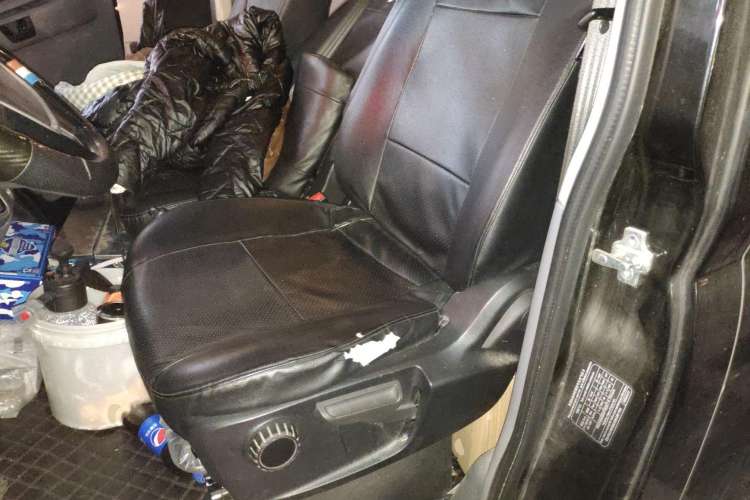 Used SAIC MAXUS 2019 2.5T Classic Model AMT Aoyuntong Facelifted Short Wheelbase Ultra-Low Roof 5/6-Seater Left Front Seat