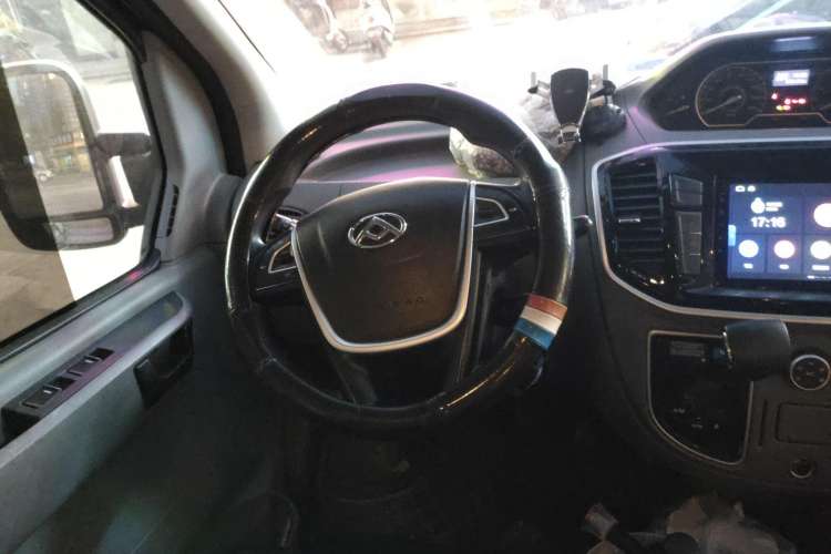 Used SAIC MAXUS 2019 2.5T Classic Model AMT Aoyuntong Facelifted Short Wheelbase Ultra-Low Roof 5/6-Seater Steering Wheel
