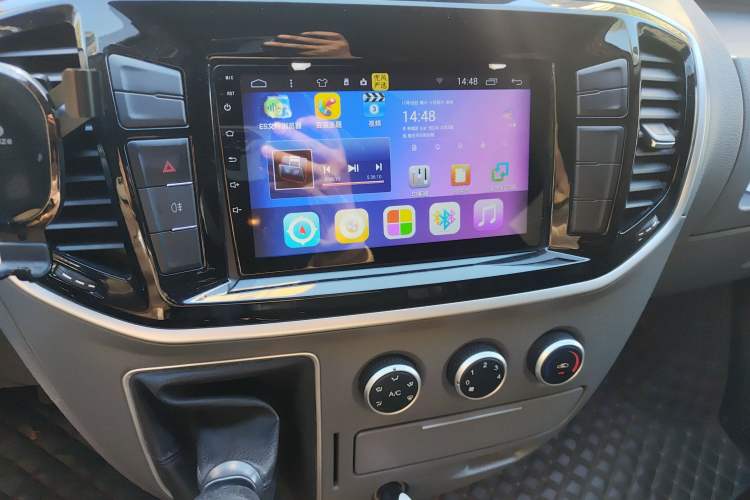 Used SAIC MAXUS 2019 2.5T Classic Edition 6-Speed Manual – Aoyuntong Modified Version Short Wheelbase Mid-Height Roof 5/6 Seats Audio And AC Panel