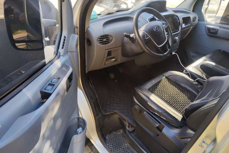 Used SAIC MAXUS 2019 2.5T Classic Edition 6-Speed Manual – Aoyuntong Modified Version Short Wheelbase Mid-Height Roof 5/6 Seats Driver Seat