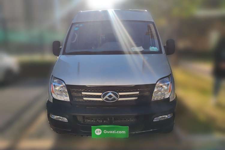 Used SAIC MAXUS 2019 2.5T Classic Edition 6-Speed Manual – Aoyuntong Modified Version Short Wheelbase Mid-Height Roof 5/6 Seats Front