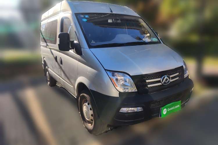 Used SAIC MAXUS 2019 2.5T Classic Edition 6-Speed Manual – Aoyuntong Modified Version Short Wheelbase Mid-Height Roof 5/6 Seats Front Right 45 Deg