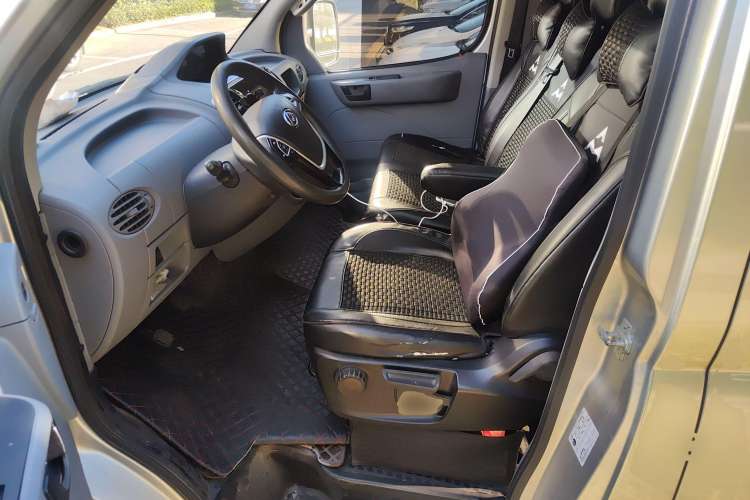 Used SAIC MAXUS 2019 2.5T Classic Edition 6-Speed Manual – Aoyuntong Modified Version Short Wheelbase Mid-Height Roof 5/6 Seats Left Front Seat