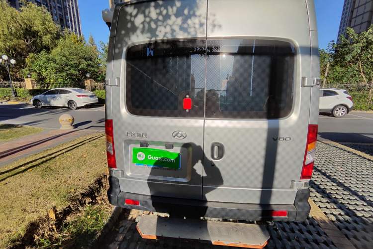 Used SAIC MAXUS 2019 2.5T Classic Edition 6-Speed Manual – Aoyuntong Modified Version Short Wheelbase Mid-Height Roof 5/6 Seats Rear