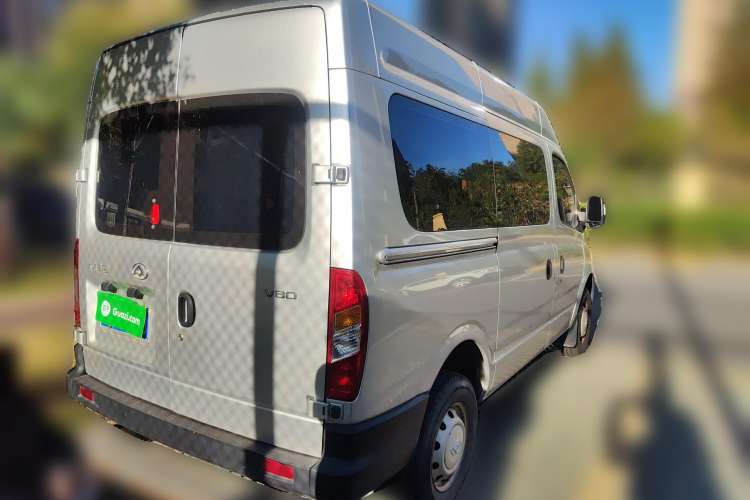 Used SAIC MAXUS 2019 2.5T Classic Edition 6-Speed Manual – Aoyuntong Modified Version Short Wheelbase Mid-Height Roof 5/6 Seats Rear Right 45 Deg