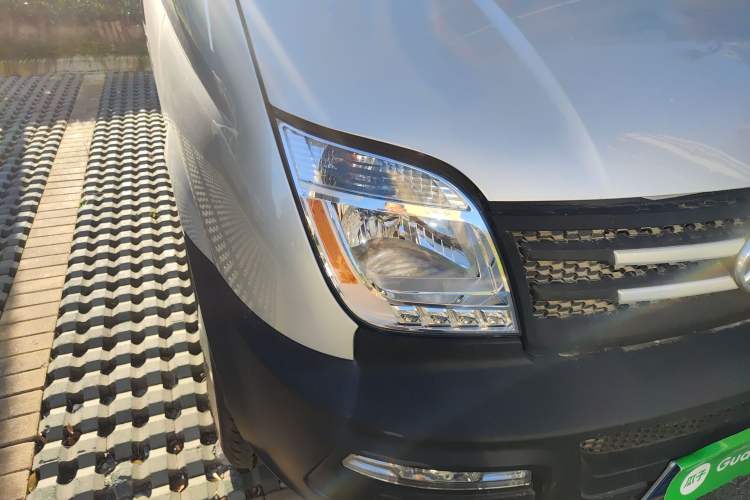 Used SAIC MAXUS 2019 2.5T Classic Edition 6-Speed Manual – Aoyuntong Modified Version Short Wheelbase Mid-Height Roof 5/6 Seats Right Front Headlight