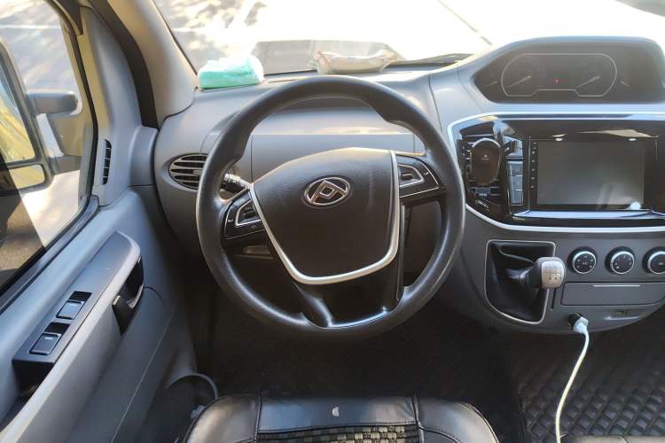Used SAIC MAXUS 2019 2.5T Classic Edition 6-Speed Manual – Aoyuntong Modified Version Short Wheelbase Mid-Height Roof 5/6 Seats Steering Wheel
