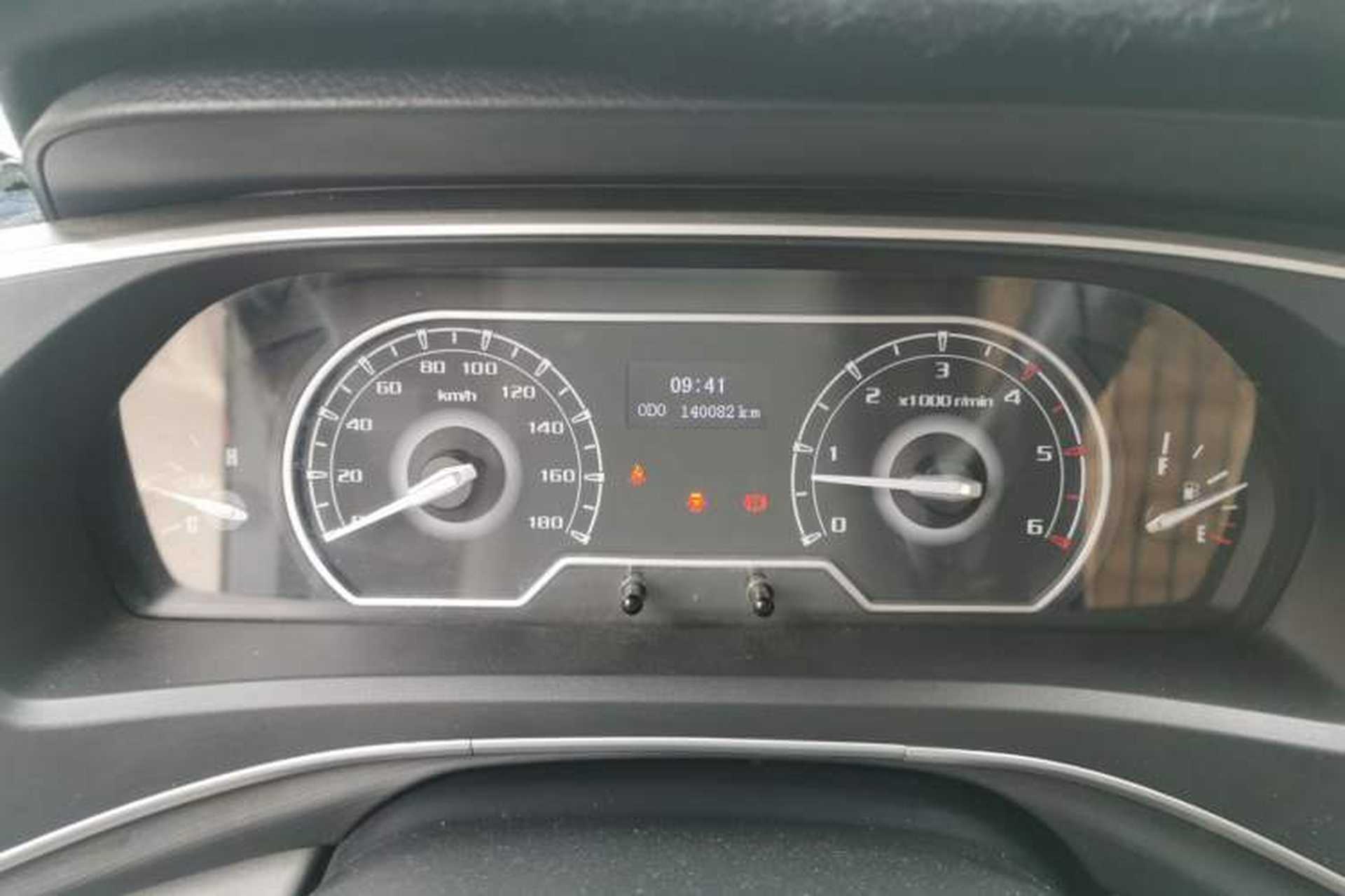 Used SAIC MAXUS 2020 2.0T Manual PLUS City Edition Short Wheelbase Ultra-Low Roof 5/6 Seats Odometer Close Up