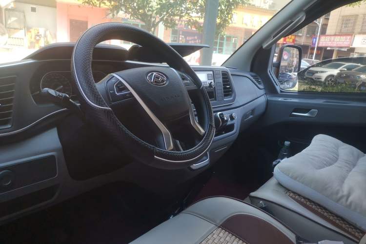 Used SAIC MAXUS 2021 2.0T Manual Classic Aoyuntong 127 PS Mid-axle Mid-roof 6/7/8/9-Seater Center Console