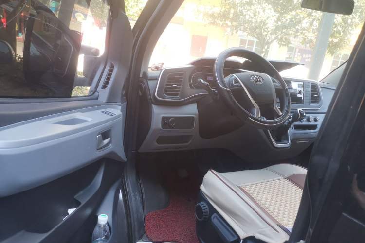 Used SAIC MAXUS 2021 2.0T Manual Classic Aoyuntong 127 PS Mid-axle Mid-roof 6/7/8/9-Seater Driver Seat
