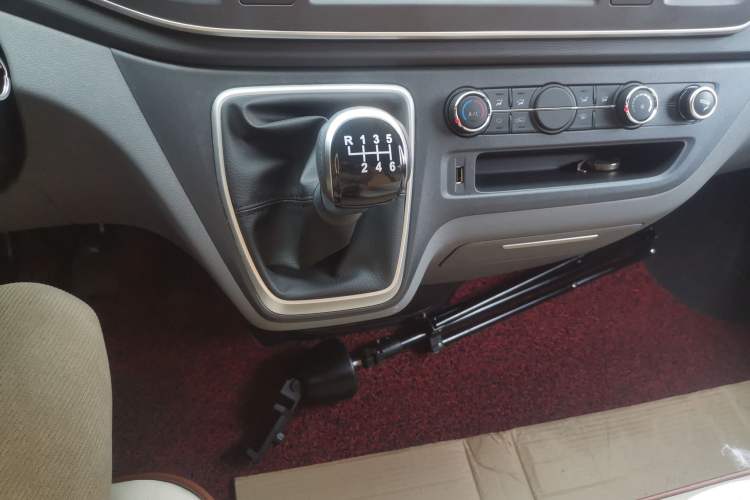 Used SAIC MAXUS 2021 2.0T Manual Classic Aoyuntong 127 PS Mid-axle Mid-roof 6/7/8/9-Seater Gear Lever