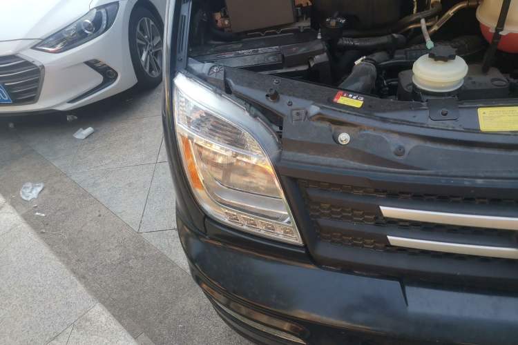Used SAIC MAXUS 2021 2.0T Manual Classic Aoyuntong 127 PS Mid-axle Mid-roof 6/7/8/9-Seater Right Front Headlight