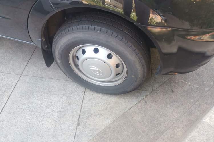 Used SAIC MAXUS 2021 2.0T Manual Classic Aoyuntong 127 PS Mid-axle Mid-roof 6/7/8/9-Seater Right Front Wheel Hub