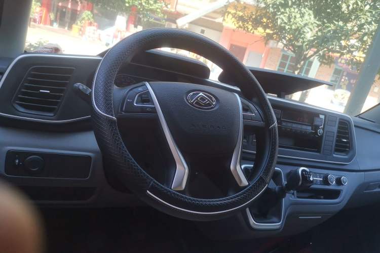 Used SAIC MAXUS 2021 2.0T Manual Classic Aoyuntong 127 PS Mid-axle Mid-roof 6/7/8/9-Seater Steering Wheel