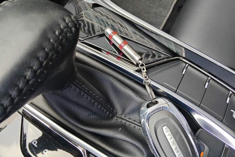 Used SAIC MAXUS D60 2019 1.5T Automatic Luxury Edition 5-seater Gear Lever