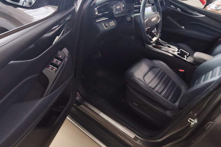 Used SAIC MAXUS D60 2019 1.5T Automatic Prestige 7-Seater Driver Seat