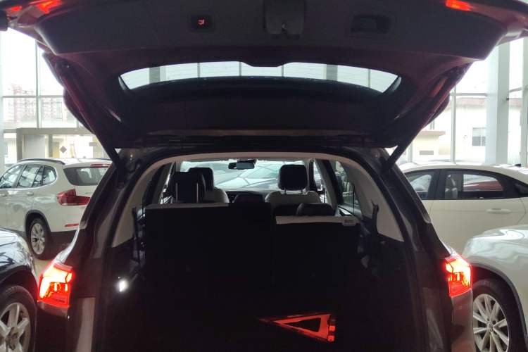 Used SAIC MAXUS D60 2019 1.5T Automatic Prestige 7-Seater Trunk