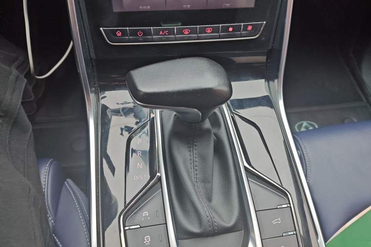 Used SAIC MAXUS D60 2019 1.5T Automatic Geek Entry-Level 5-Seater Gear Lever