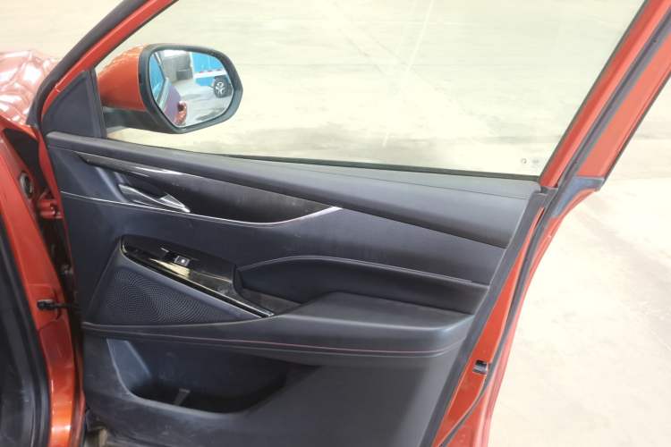 Used SAIC MAXUS D60 2019 1.5T Automatic Luxury Edition 5-seater Right Front Door Interior